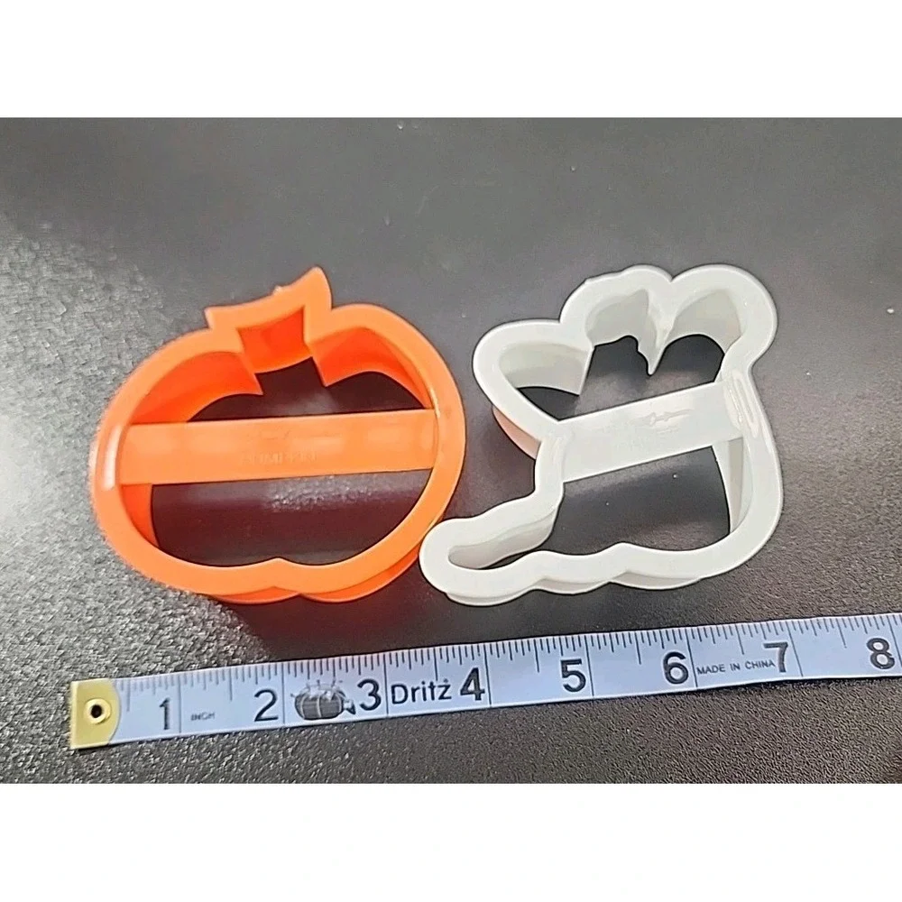 SET OF 2 Vintage FUN Run‎ Plastic Halloween Cookie Cutters  Pumpkin Ghost